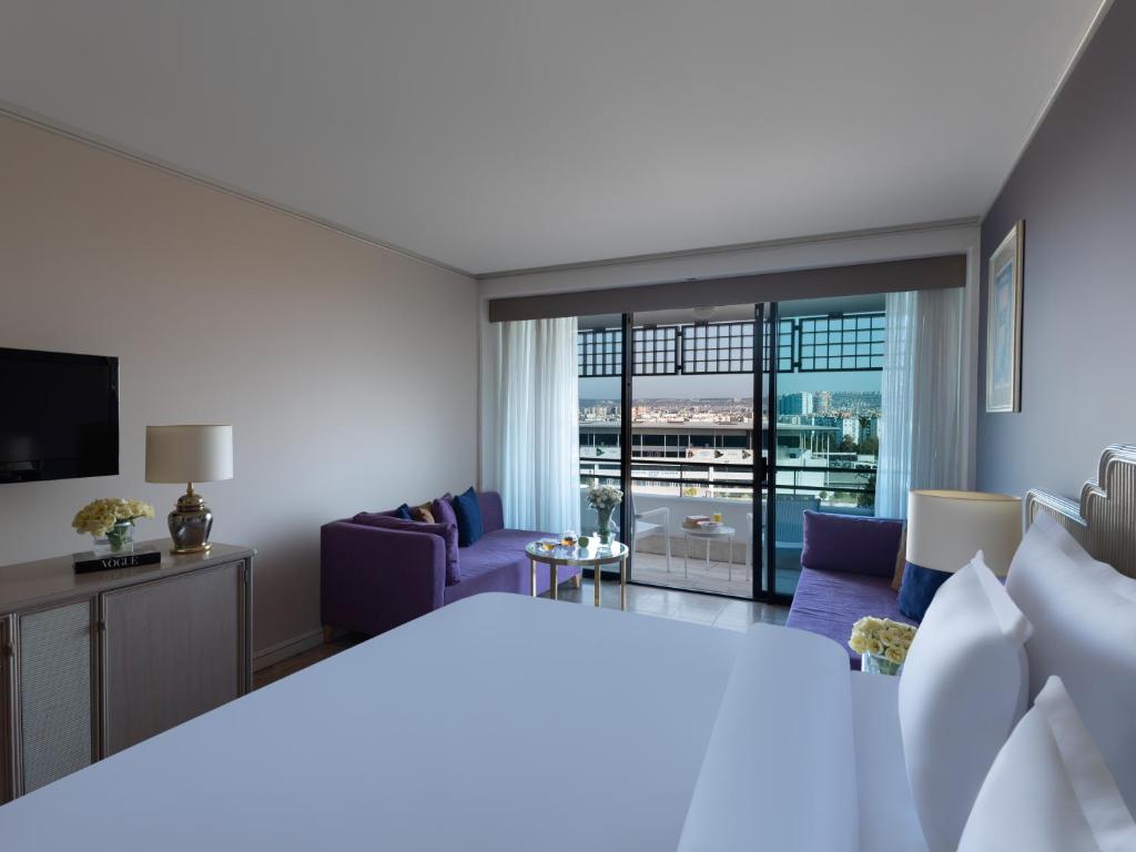 Rixos Downtown Antalya - The Land Of Legends Access - Comfort Double Room Con Dos Camas De Sofá Y Vista A La Ciudad