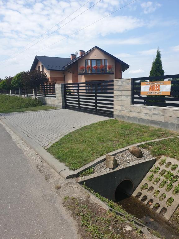 Aris Pokoje Gościnne - Housity