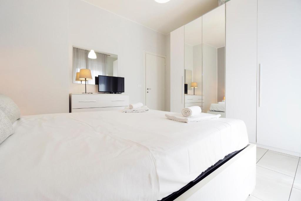 A bed or beds in a room at GetTheKey Pasubio Apartment