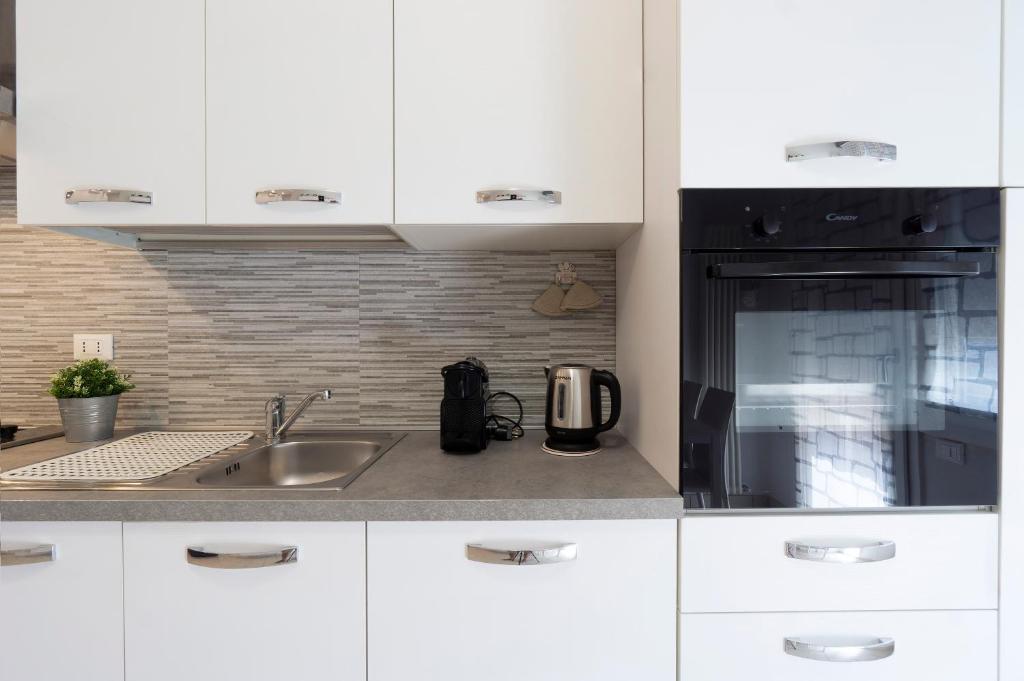 A kitchen or kitchenette at GetTheKey Pasubio Apartment