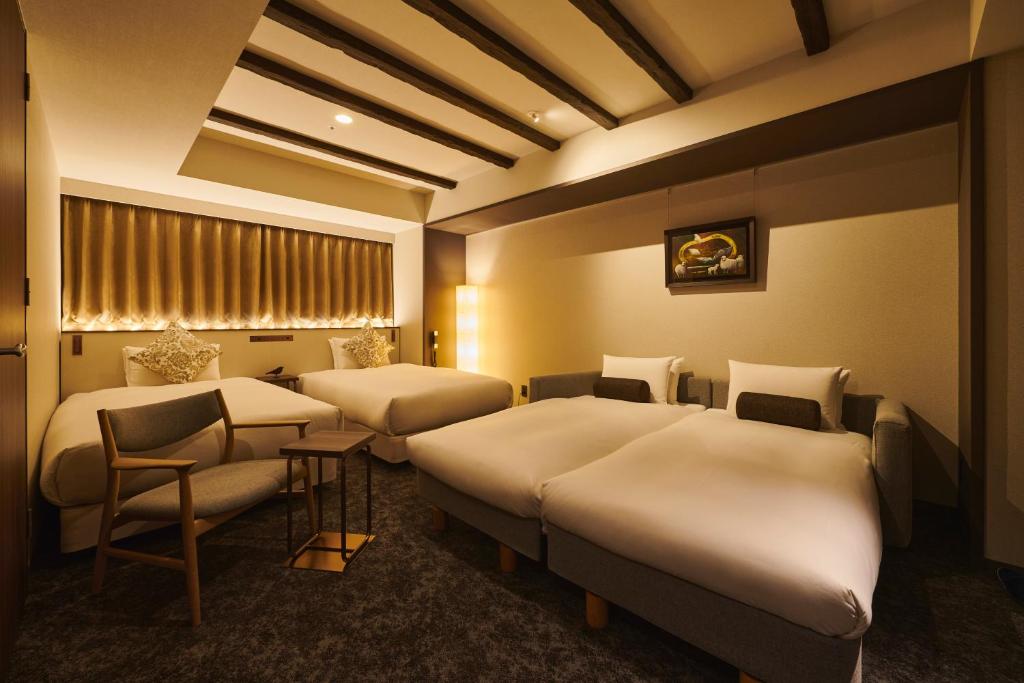 Postel nebo postele na pokoji v ubytování Cross Hotel Sapporo