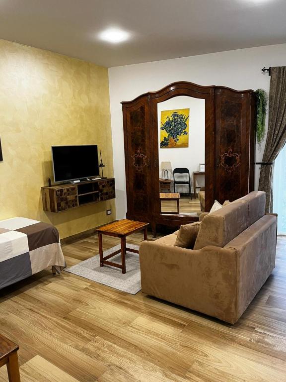 Televízia a/alebo spoločenská miestnosť v ubytovaní B&B Sant'Agata Patrona