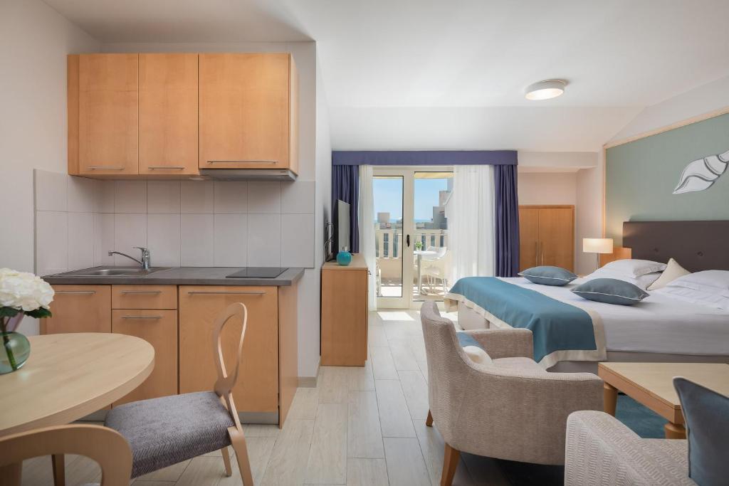 Aparthotel Flora - 14