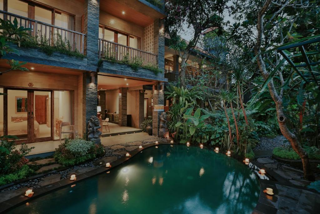 Bazén v ubytování LASTANA SUITE UBUD nebo v jeho okolí