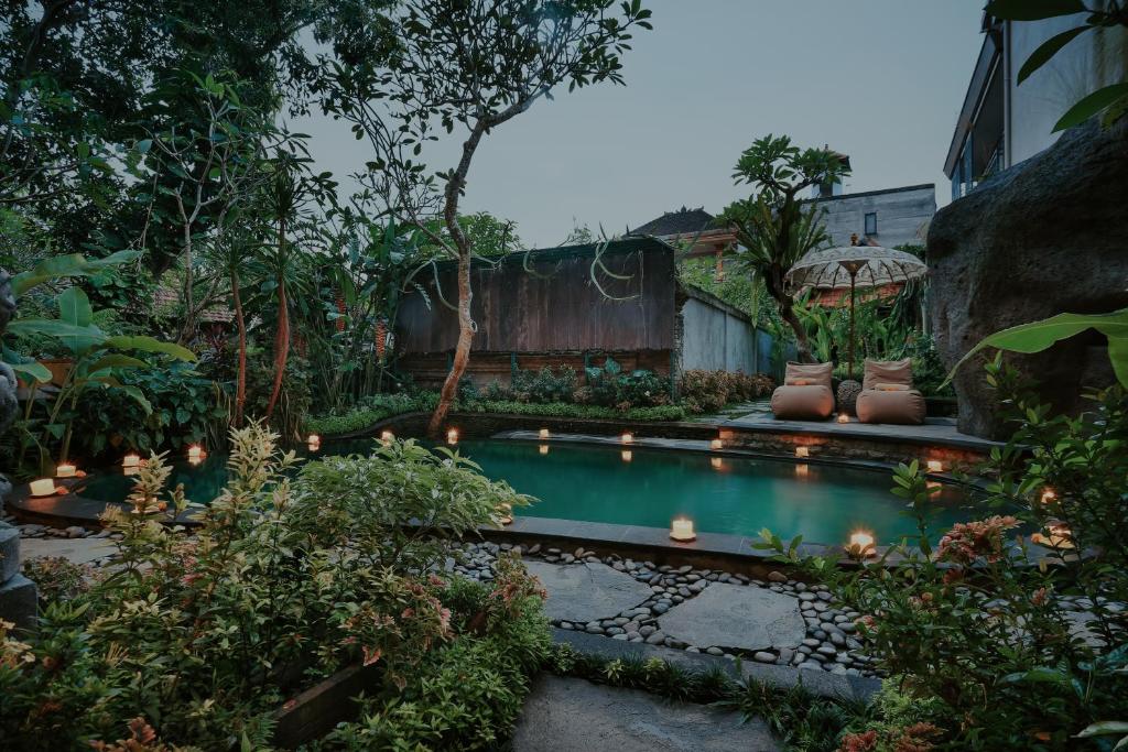 Bazén v ubytování LASTANA SUITE UBUD nebo v jeho okolí