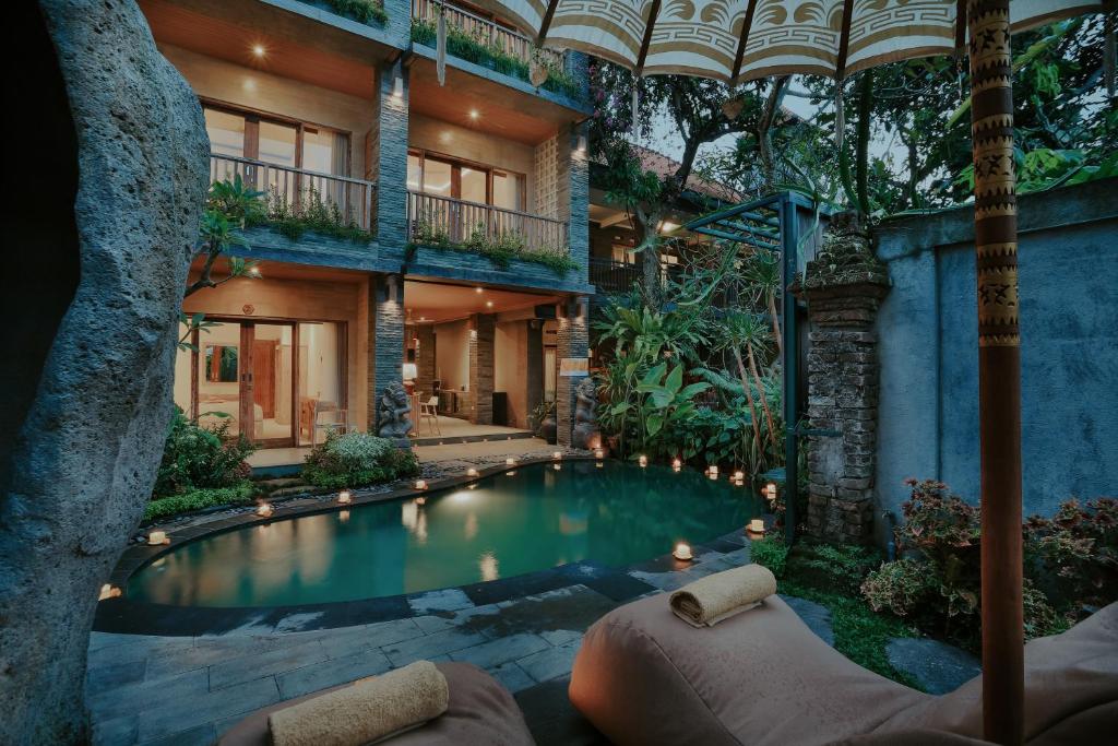 Bazén v ubytování LASTANA SUITE UBUD nebo v jeho okolí