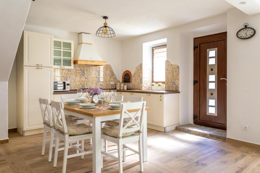 Kuchyň nebo kuchyňský kout v ubytování Holiday house PAVOVCI