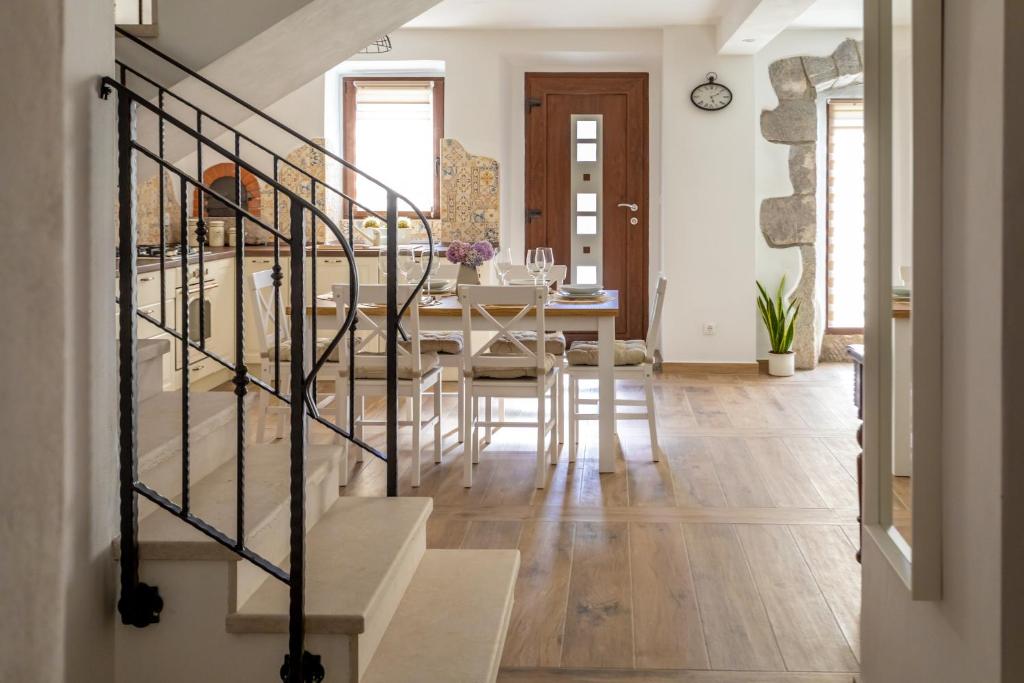 Fotografie z fotogalerie ubytování Holiday house PAVOVCI v destinaci Milohnići