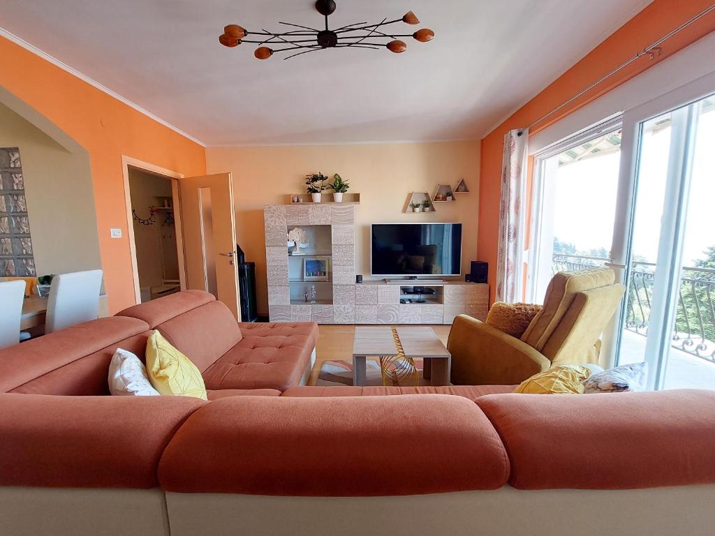 TV a/nebo společenská místnost v ubytování Apartments Faran