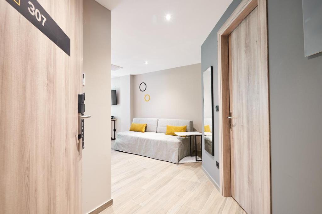 Postel nebo postele na pokoji v ubytování The Mavili urban stay