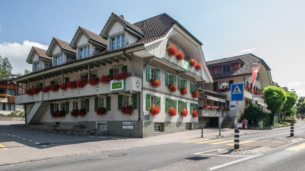 a building with flowers on the side of a street at Seminarhotel Linde Stettlen in Bern