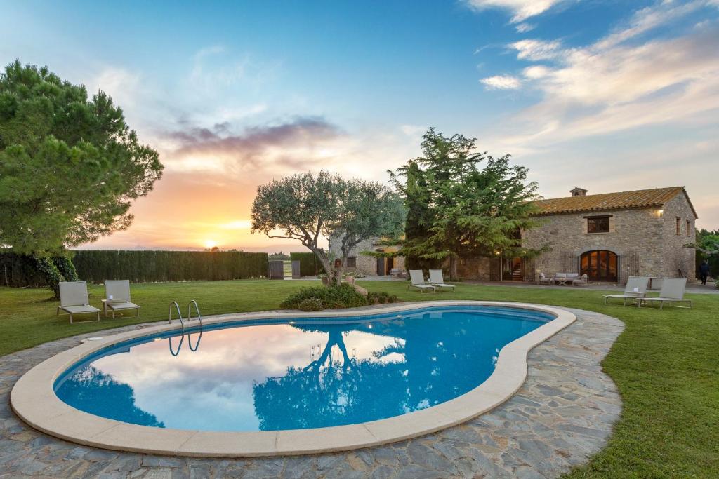Bazén v ubytování Somnis de l´Empordà nebo v jeho okolí