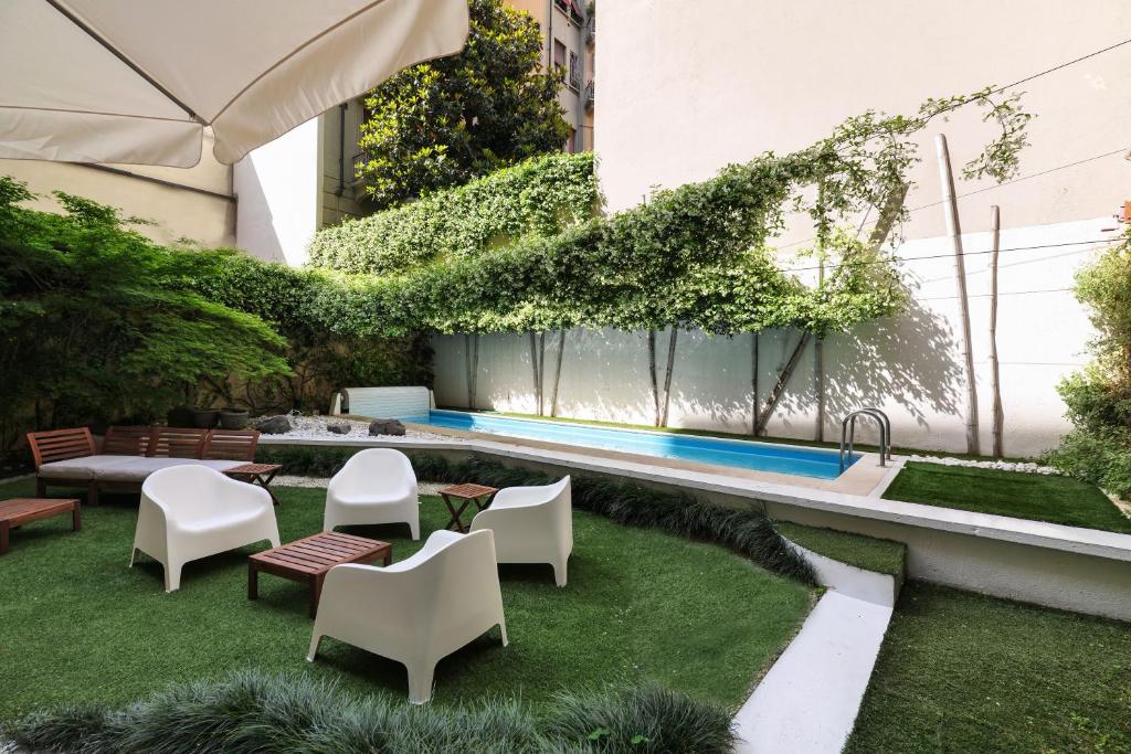 Bazén v ubytovaní PRESTIGE BOUTIQUE HOMES - Garden & Pool alebo v jeho blízkosti