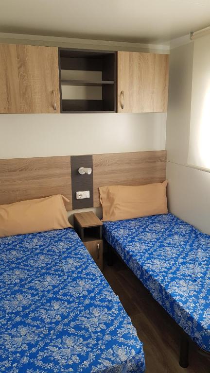 Postel nebo postele na pokoji v ubytování Camping Vall de Ribes