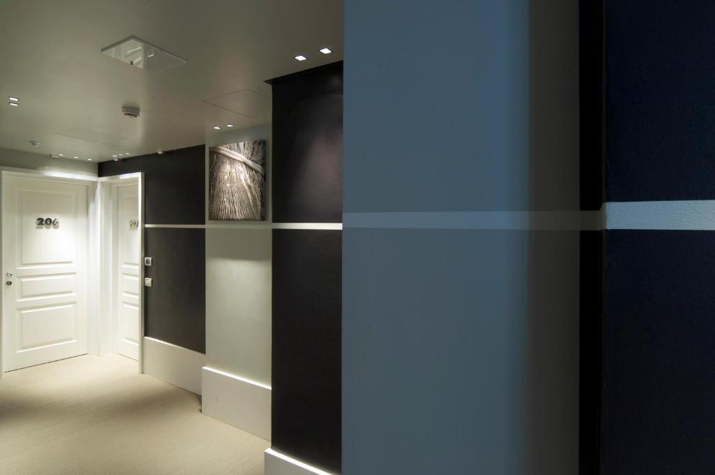 a hallway with black walls and a white door at Hotel Piccolo Portofino in Portofino