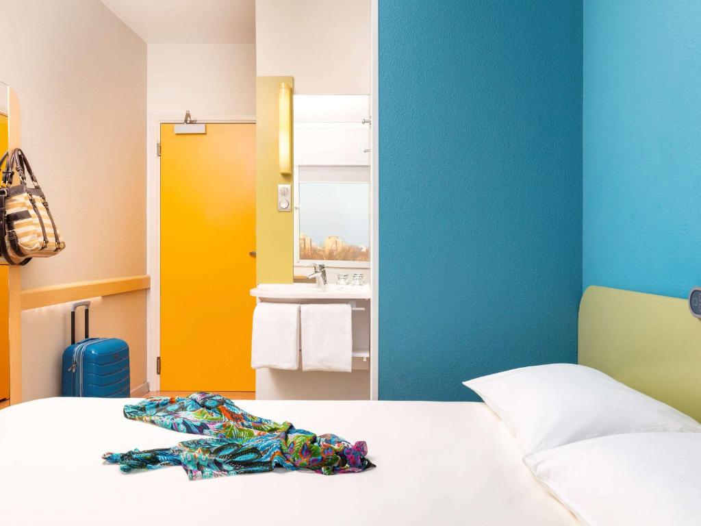 Postel nebo postele na pokoji v ubytování ibis budget Warszawa Centrum