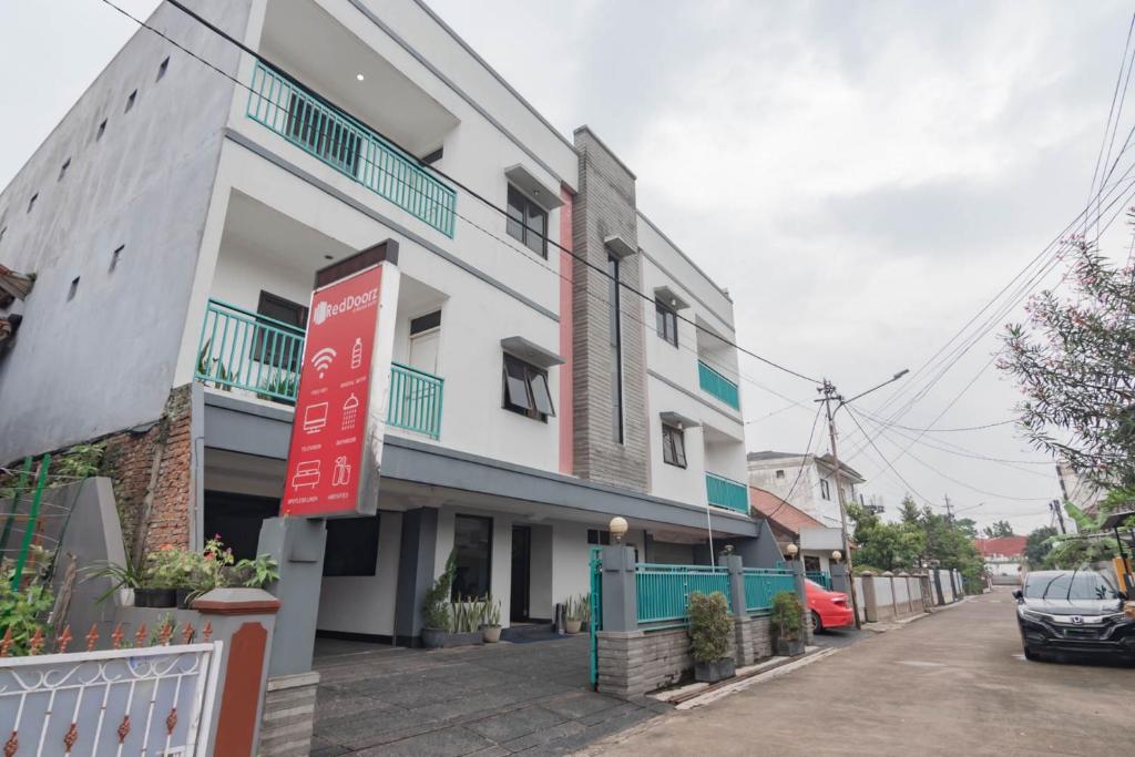 萬隆的住宿－RedDoorz Plus at Buah Batu，相簿中的一張相片