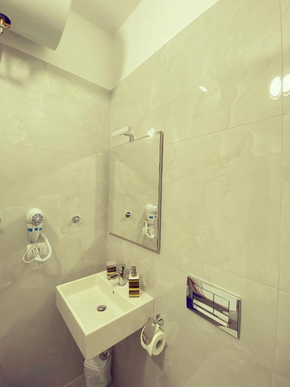 RiverSea Apartment Saranda - Image 3