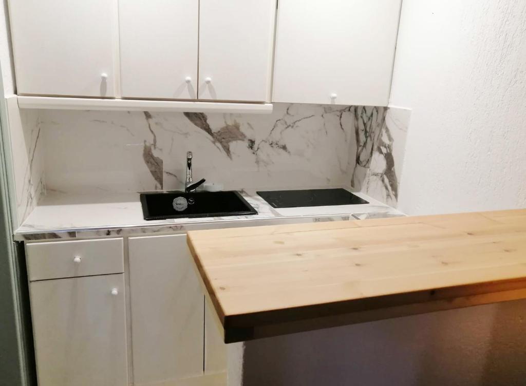 Kuchyň nebo kuchyňský kout v ubytování Elsa Hotel