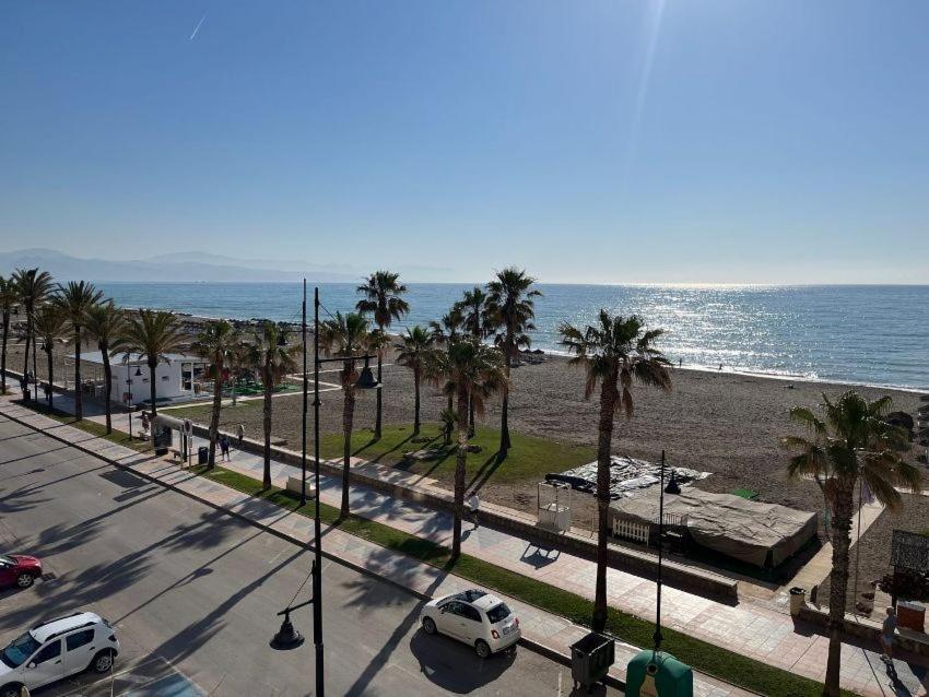 Piso en primera línea de playa en la zona de playamar ...