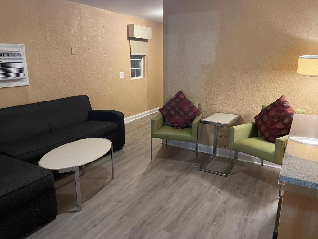 a waiting room with a couch and two chairs at Sunburst Hotel in Myrtle Beach