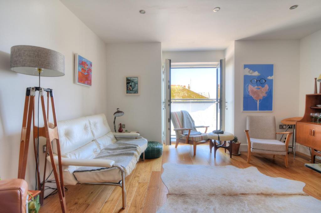 Lyme Time, Lyme Regis (updated prices 2024)