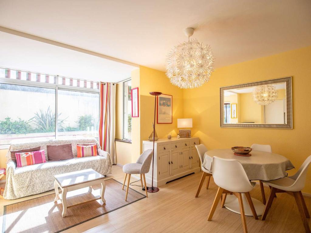 Appartement avec parking à 100m de la plage, centre-ville Saint-Jean-de-Luz - FR-1-4-628