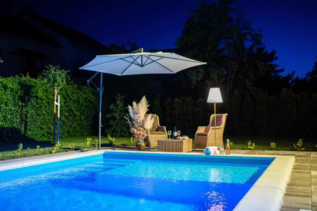 Old Town Zagreb Airport - 14