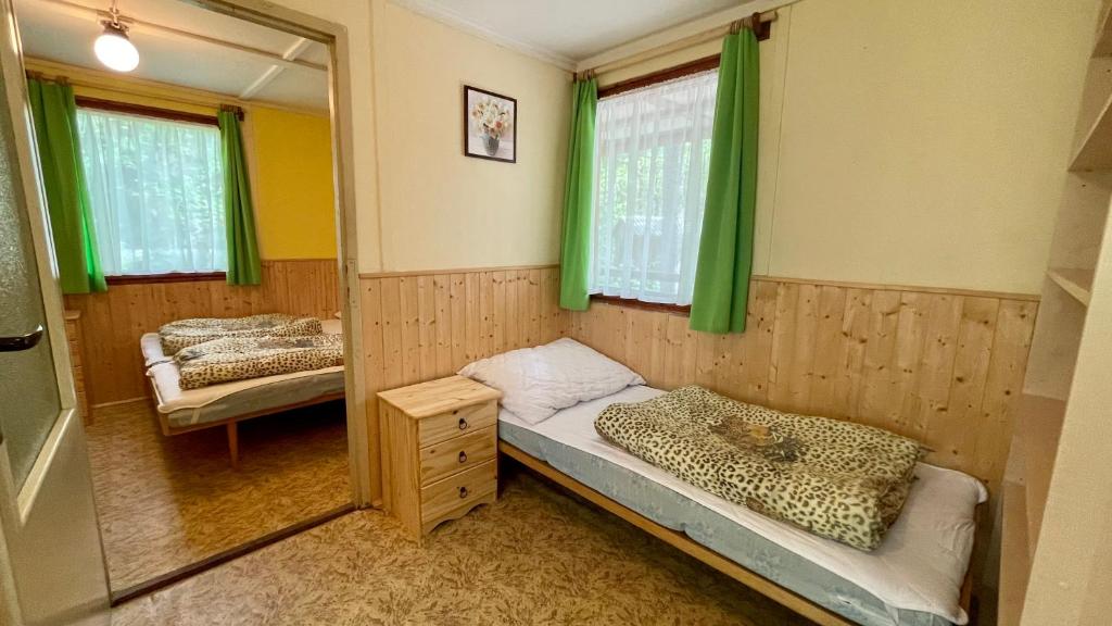 Postel nebo postele na pokoji v ubytování Chatový areál ATLAS