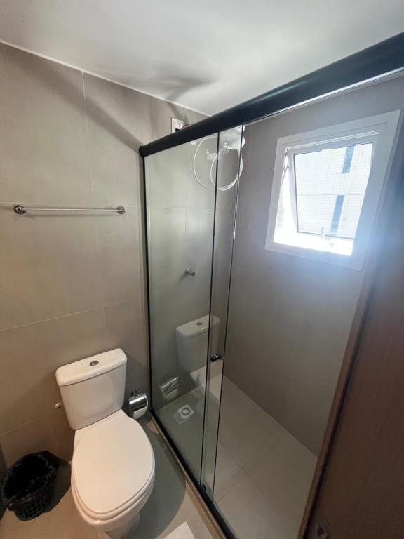 Um banheiro em Flat 313 Bauten Cabo Branco