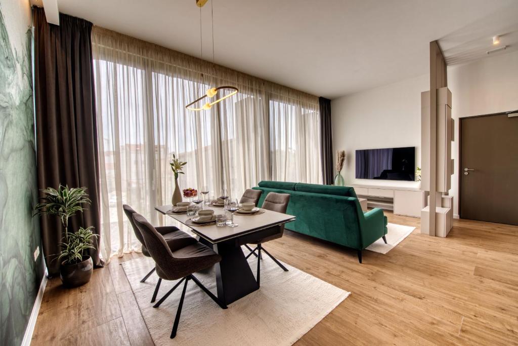 TV a/nebo společenská místnost v ubytování Dedaj Resort - Villa Auri