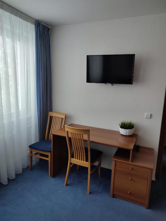 TV a/nebo společenská místnost v ubytování BEST Hotel Garni