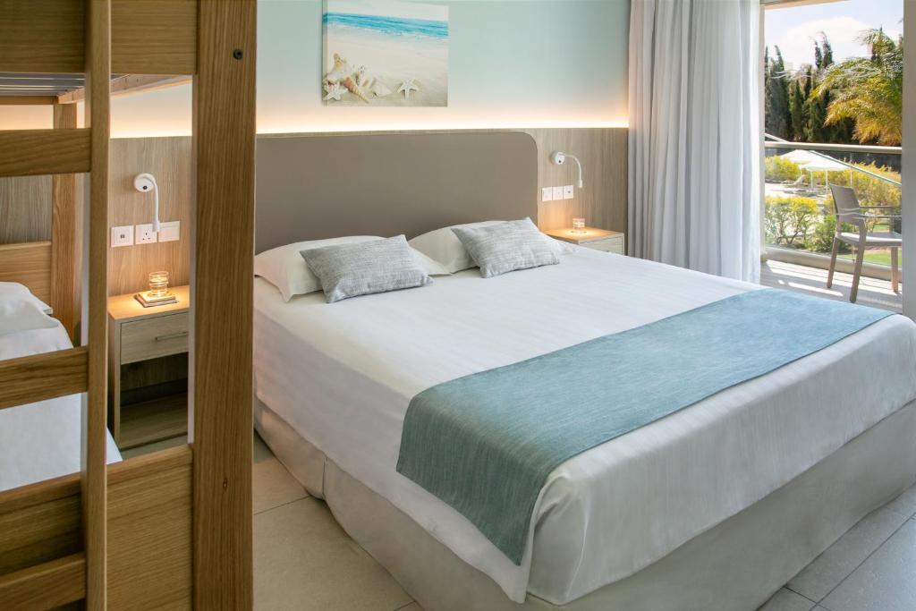 Asterias Beach Hotel - 家庭房（2个成人 + 2个孩子）