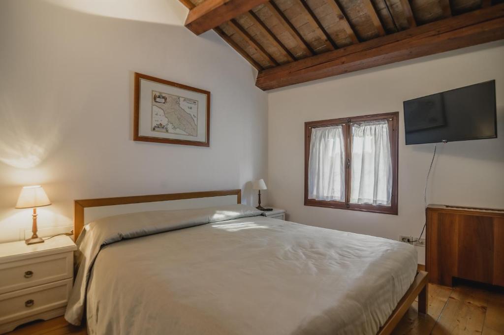 A bed or beds in a room at Le Camere di Palazzo Bortolan
