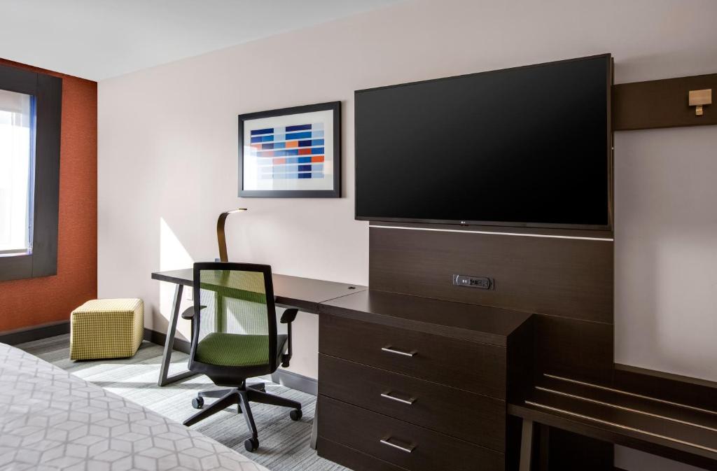 Holiday Inn Express & Suites Sanford - Lake Mary by IHG photo