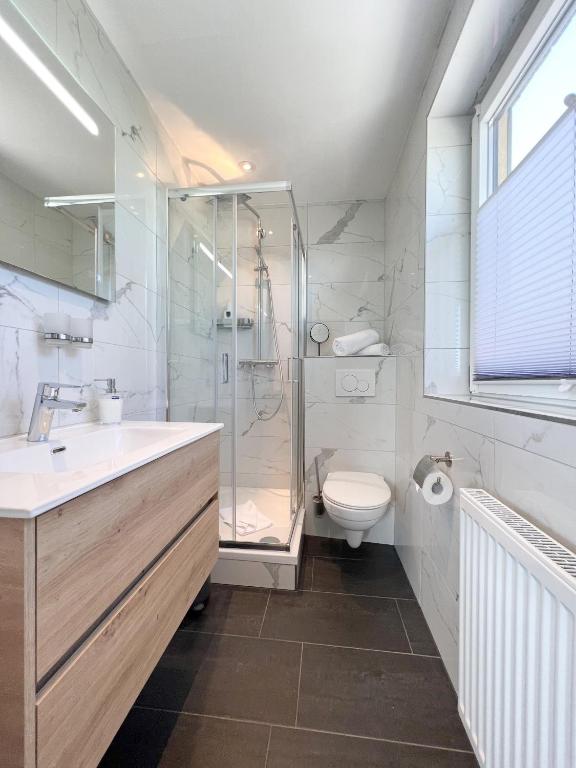 Hotel Schlossblick Chiemsee - Standard Double Room With Balcony And Lake View