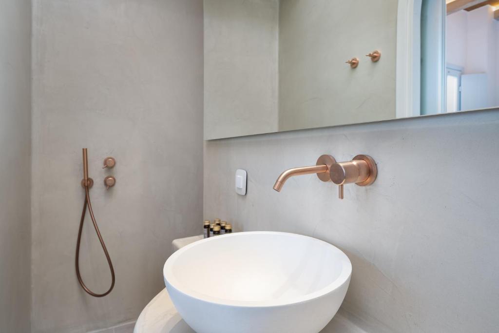 Łazienka w obiekcie Airth Santorini Suites
