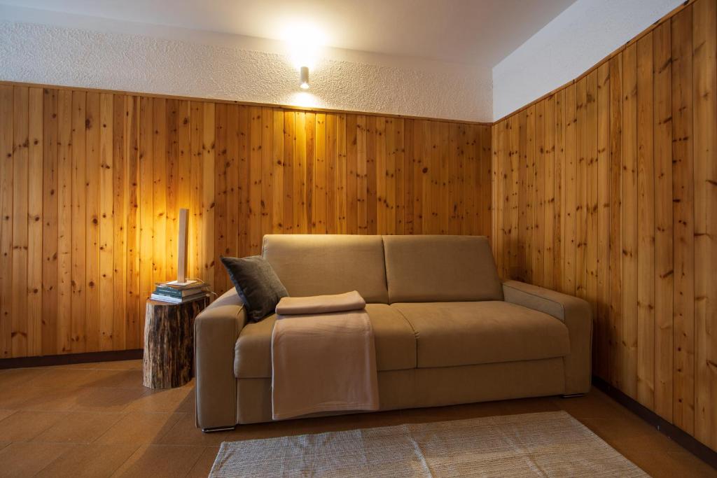 A seating area at bb26 apartment mountain Lozio