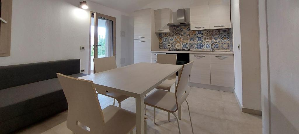 A kitchen or kitchenette at Appartamento Brigida Bilocale 3 posti vicino al centro
