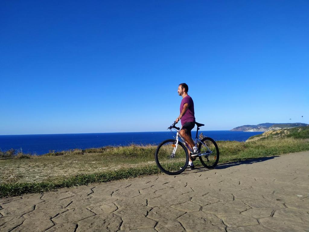 Jízda na kole v ubytování Azkorri Beach House nebo okolí