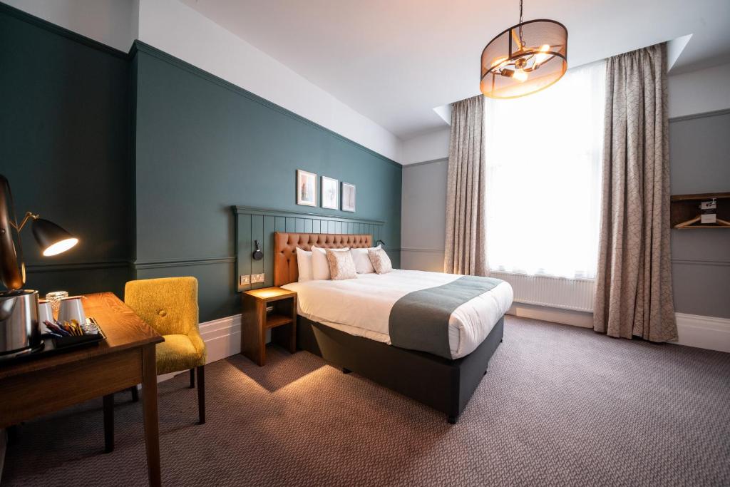 
Family Suite (2 Adults + 2 Children)
