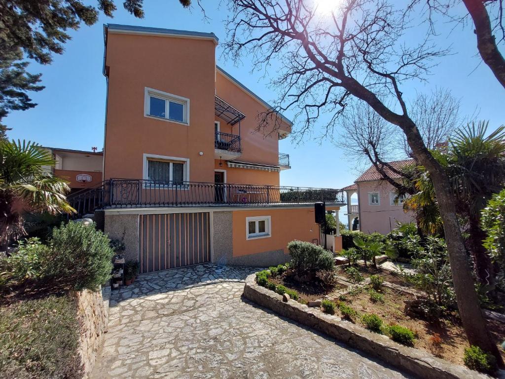 Budova, kde se apartmán nachází