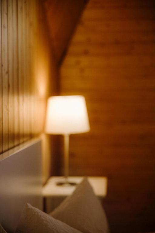 Postel nebo postele na pokoji v ubytování Berghotel Engstligenalp