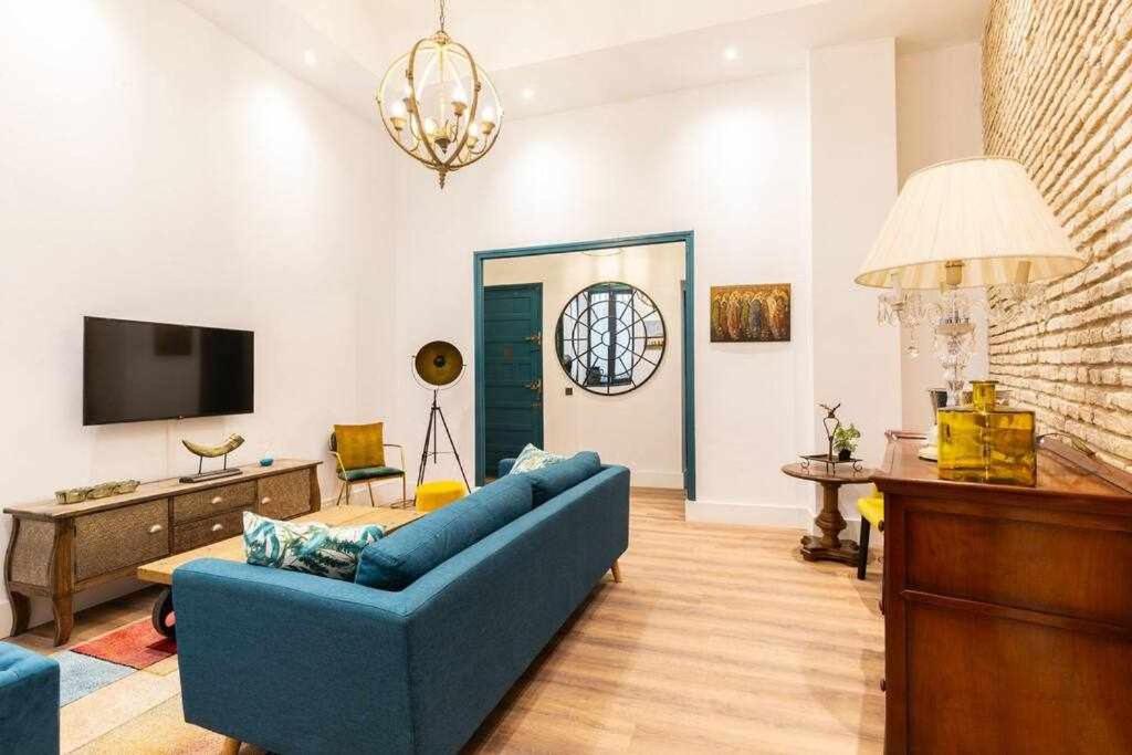 TV a/nebo společenská místnost v ubytování MonKeys Apartments Betis Chill Out