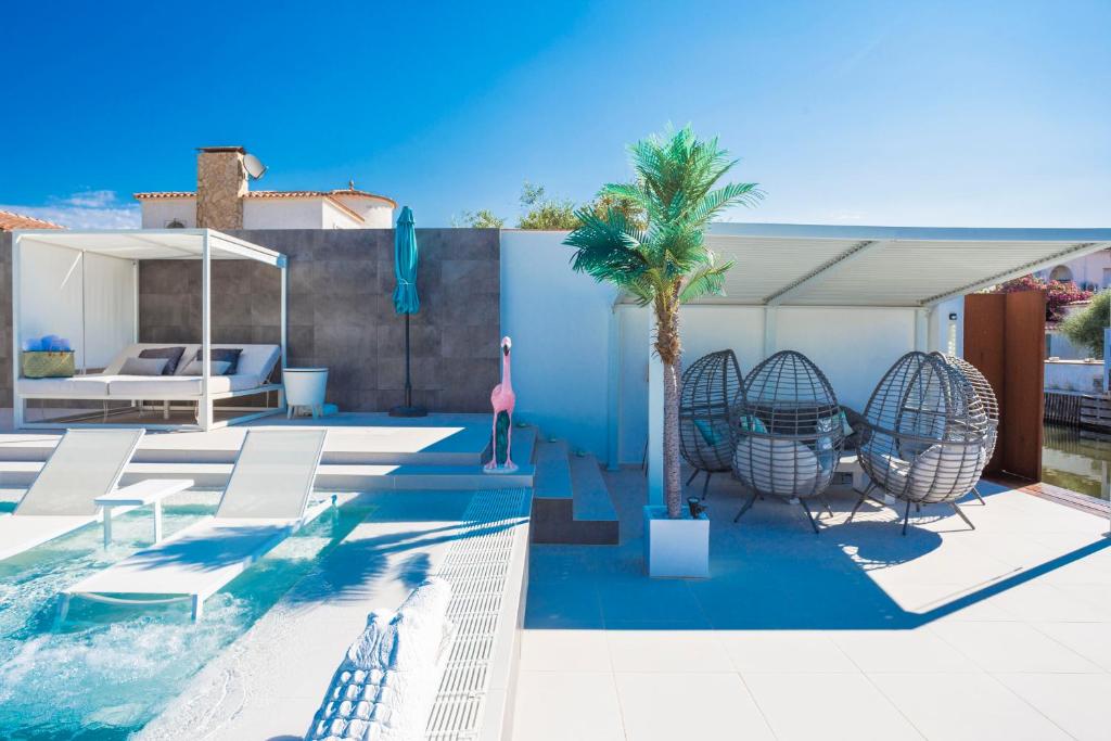 Booking.com: Villa en la marina de Empuriabrava, 1Km de la ...