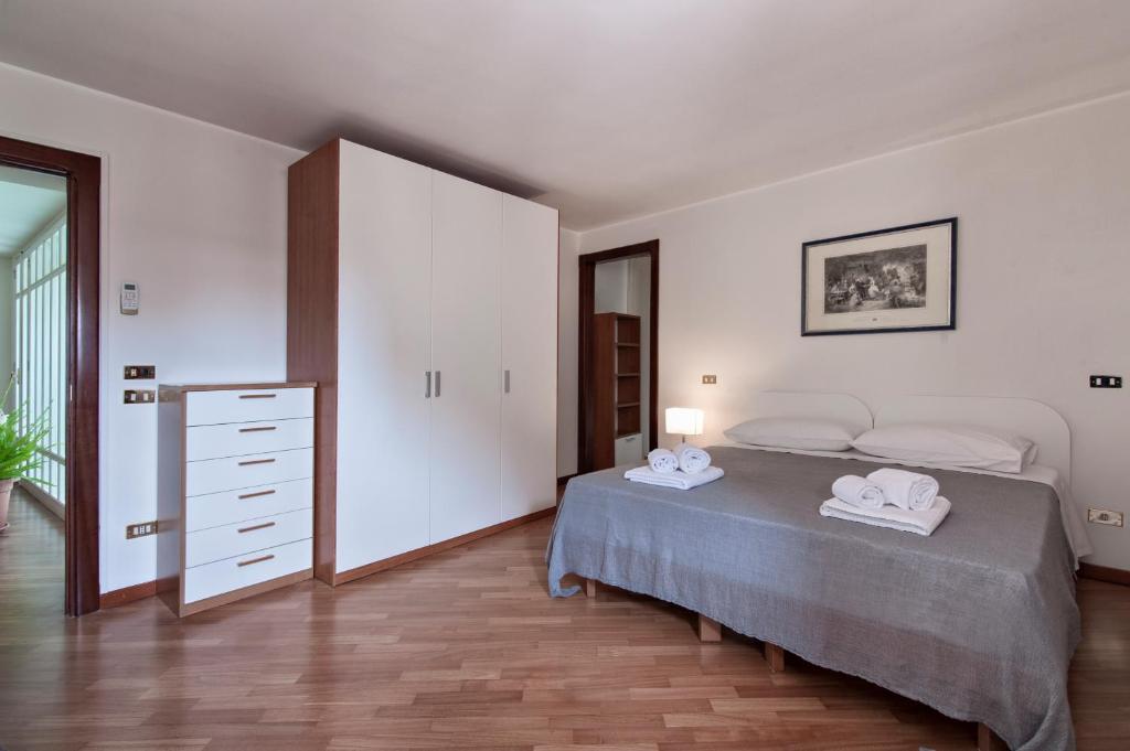 A bed or beds in a room at Dimora Corte Lubelli