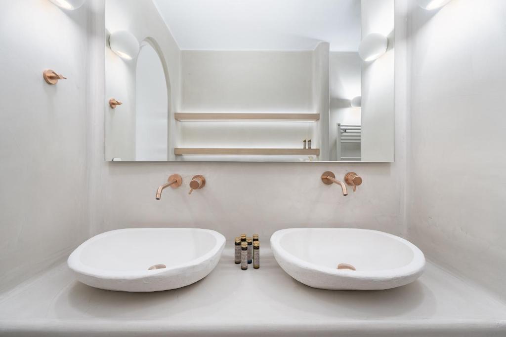 Łazienka w obiekcie Airth Santorini Suites