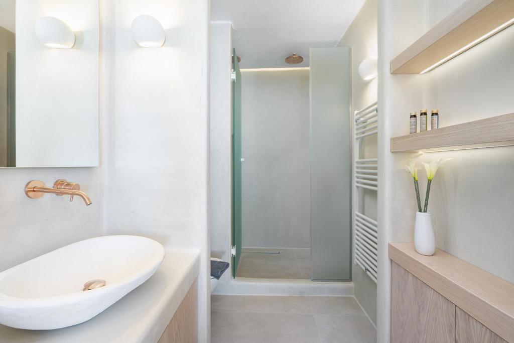 Łazienka w obiekcie Airth Santorini Suites