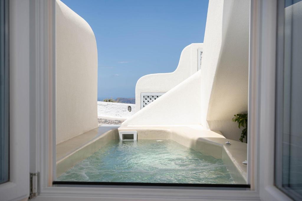 Basen w obiekcie Airth Santorini Suites lub w pobliżu