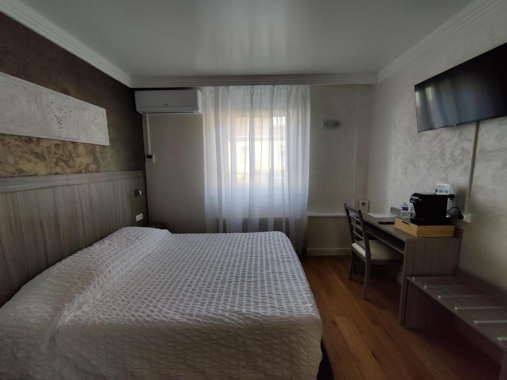 Postel nebo postele na pokoji v ubytování Hôtel Influences La Bresse